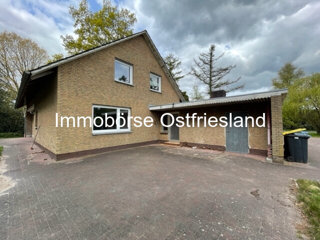 Ansicht hinter der Garage mit separatem Abstellraum