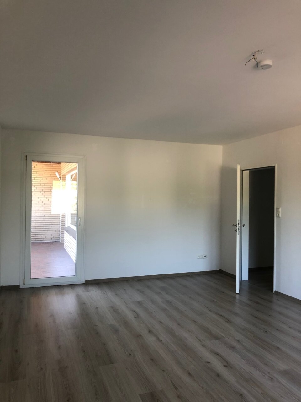 Schlafzimmer mit Balkonzutritt