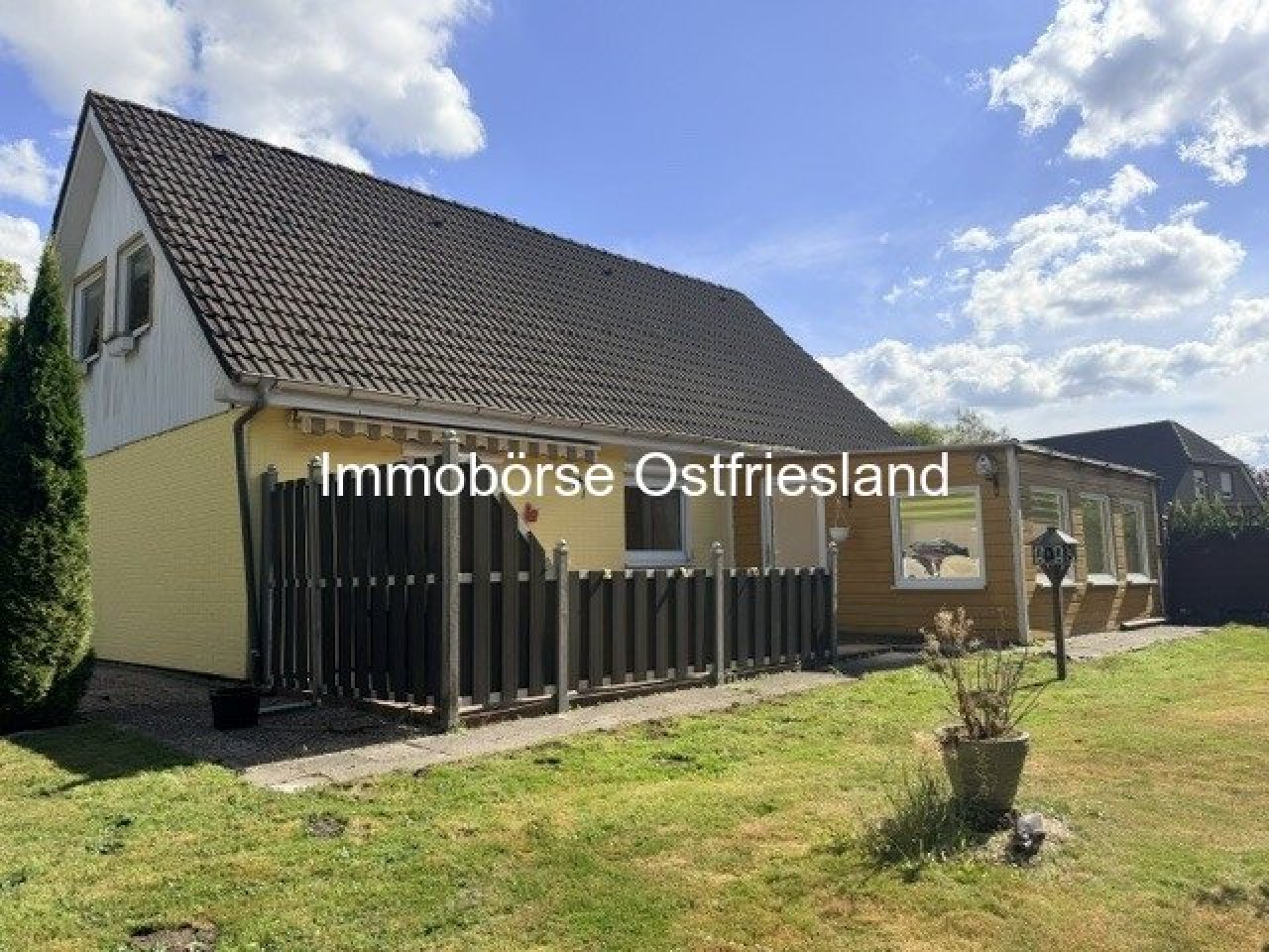 Haus mit Terrasse und Sommergarten Haus mit Terrasse und Sommergarten